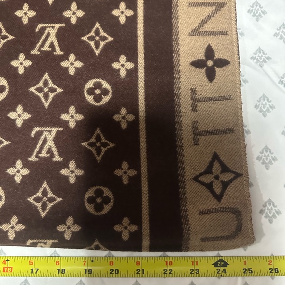 NWOT…Fashion Inspired Item (SCARFS)
80”X 25”
*Features Bold Logo Design - Picture 11 of 11